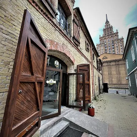 Urban Glamping Hotel 2*