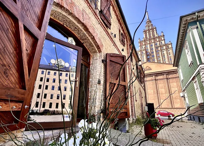 Urban Glamping Hotel 2*